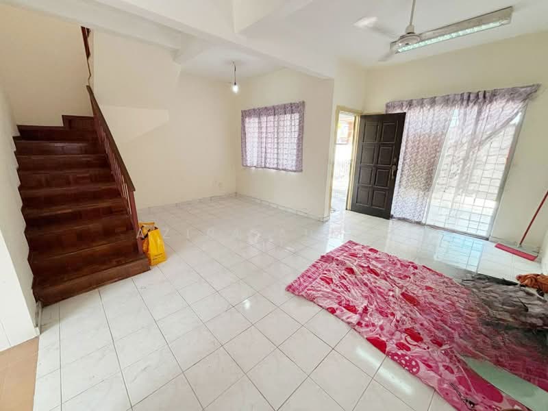 2-storey Terraced House for Sale in Bandar Tasik Kesuma (Beranang) - Azira Ahmad - Living Room - PropertyGuru.com.my