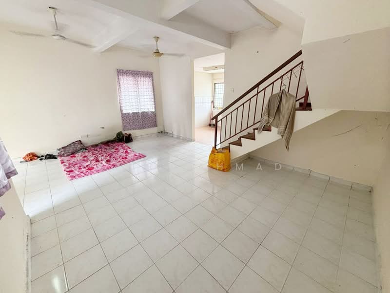 2-storey Terraced House for Sale in Bandar Tasik Kesuma (Beranang) - Azira Ahmad - Living Room - PropertyGuru.com.my