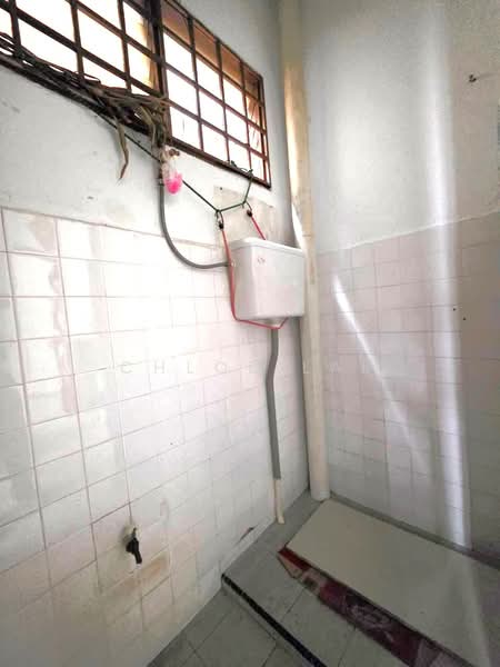 1-storey Terraced House for Sale in Taman Universiti (Sri Gading) - Chloe Lai - Bathroom - PropertyGuru.com.my