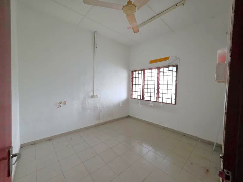 1-storey Terraced House for Sale in Taman Universiti (Sri Gading) - Chloe Lai - Interior - PropertyGuru.com.my