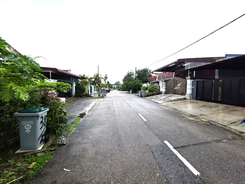 1-storey Terraced House for Sale in Taman Universiti (Sri Gading) - Chloe Lai - Exterior - PropertyGuru.com.my