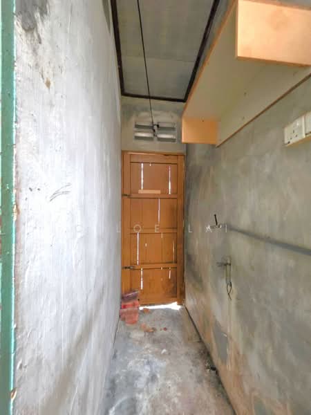 1-storey Terraced House for Sale in Taman Universiti (Sri Gading) - Chloe Lai - Corridor - PropertyGuru.com.my