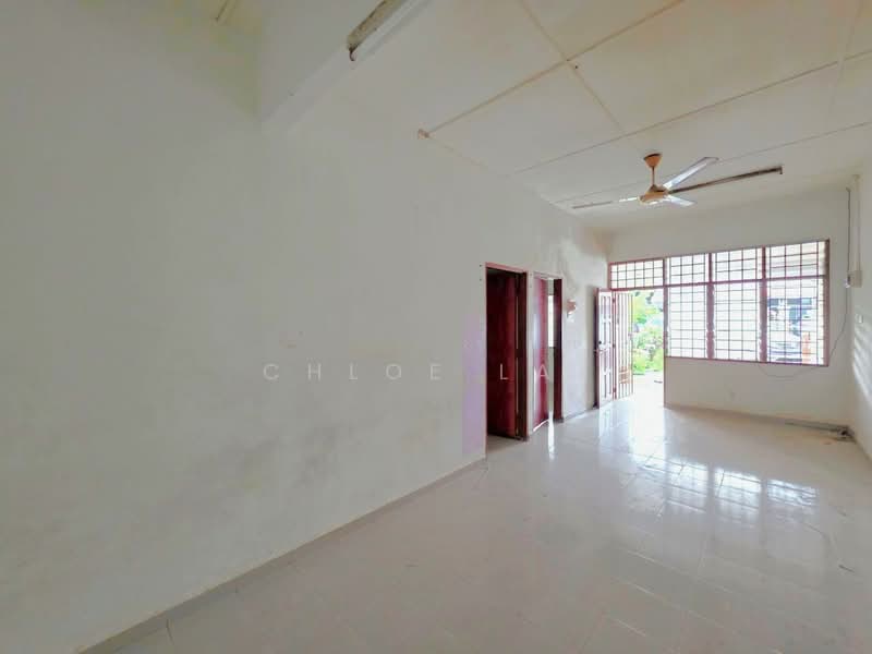 1-storey Terraced House for Sale in Taman Universiti (Sri Gading) - Chloe Lai - Interior - PropertyGuru.com.my