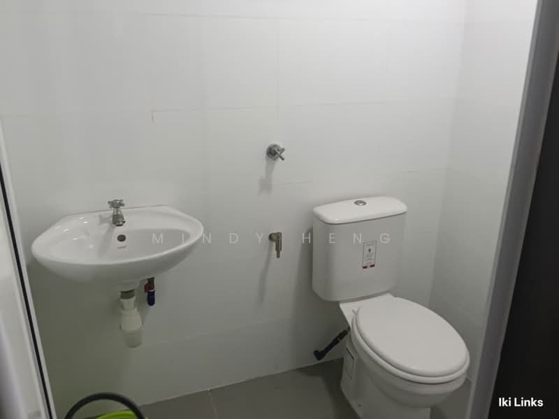 Service Residence for Sale at Ponderosa Lakeside Apartment - Mindy Heng - Bathroom - PropertyGuru.com.my