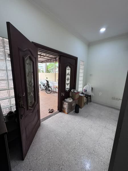 Rumah Teres 2-Tingkat untuk Dijual di Taman Connaught (Cheras) - Jasmine Yap - Entrance - PropertyGuru.com.my