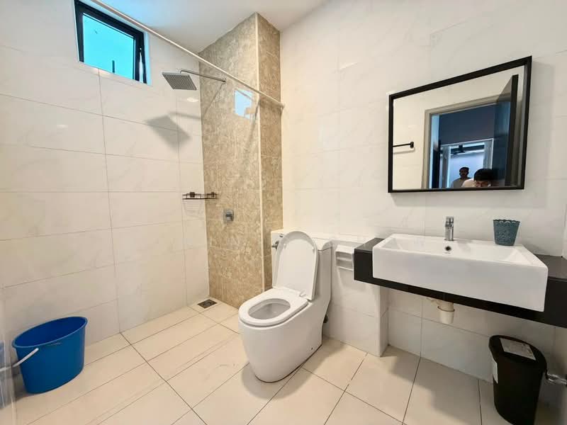 Servis Apartment untuk Disewa di D'Summit Residences - Dominic Chow - Bathroom - PropertyGuru.com.my