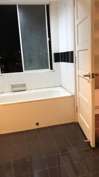 Kondominium untuk Disewa di Pantai Panorama Condominiums - Jayden Loke - Bathroom - PropertyGuru.com.my