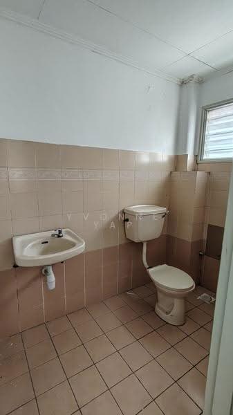 Rumah Teres 2-Tingkat untuk Dijual di Usj 14 (Subang Jaya) - Yvonne Yap - Bathroom - PropertyGuru.com.my