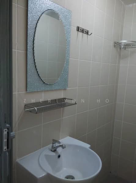 Pangsapuri untuk Dijual di Taman Bukit Erskine - Zherlynn Ho - Bathroom - PropertyGuru.com.my