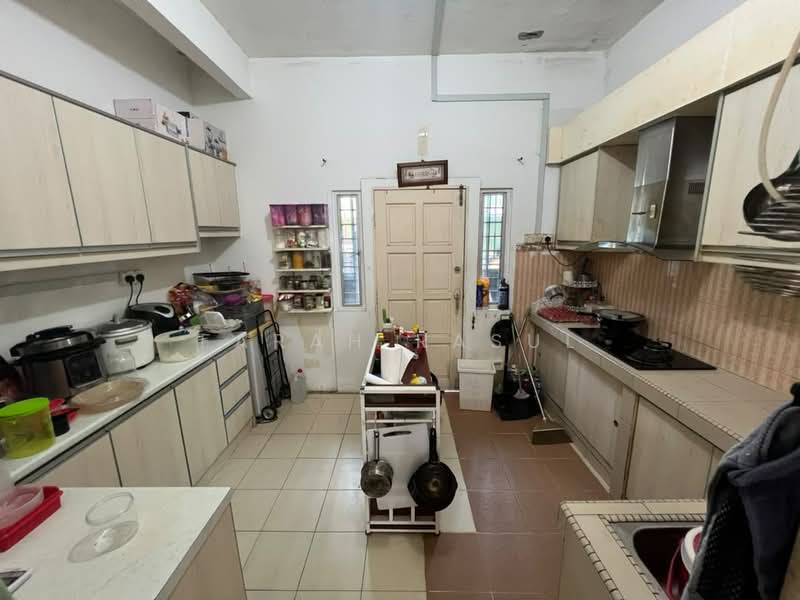 2-storey Terraced House for Sale in Kemensah Heights (Ulu Kelang) - Farah Rasul - Kitchen - PropertyGuru.com.my