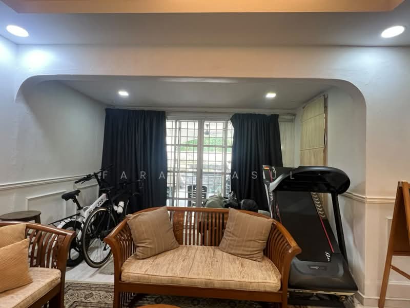 2-storey Terraced House for Sale in Kemensah Heights (Ulu Kelang) - Farah Rasul - Living Room - PropertyGuru.com.my