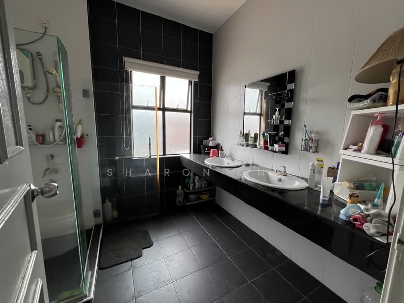 Terraced House for Sale in Taman Laguna (Johor Bahru) - Sharon Ong - Bathroom - PropertyGuru.com.my