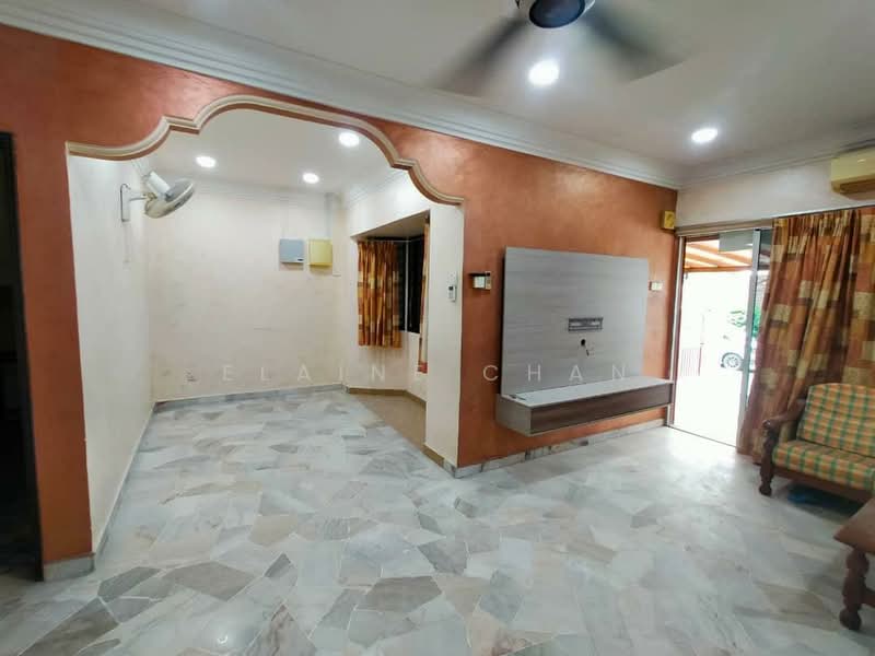 Rumah Teres 2 Tingkat untuk Disewa di Johor Bahru (Johor) - Elaine Chan - Living Room - PropertyGuru.com.my