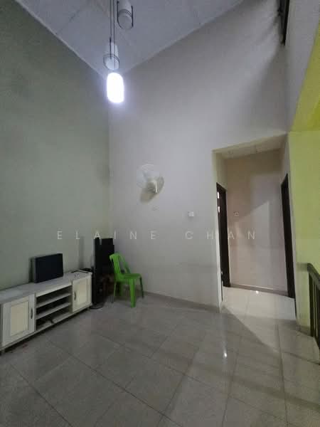 Rumah Teres 2 Tingkat untuk Disewa di Johor Bahru (Johor) - Elaine Chan - Living Room - PropertyGuru.com.my