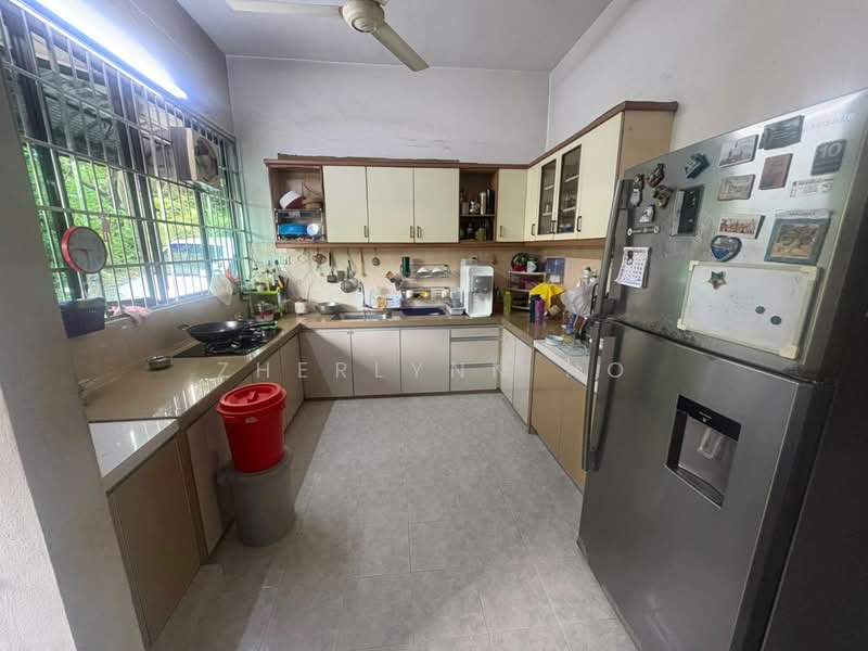 Rumah Teres untuk Dijual di Island Glades (Jelutong) - Zherlynn Ho - Kitchen - PropertyGuru.com.my