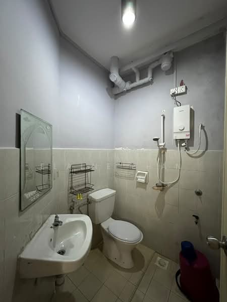 Pangsapuri untuk Disewa di Lake View Suites - Elaine Chan - Bathroom - PropertyGuru.com.my