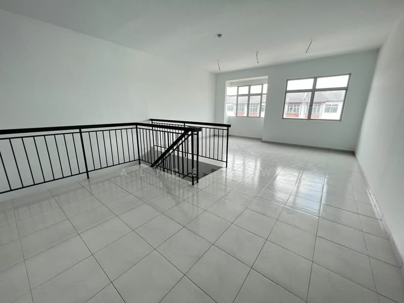 3-storey Terraced House for Sale in Taman Kundang Jaya (Rawang) - Alice Low - Interior - PropertyGuru.com.my