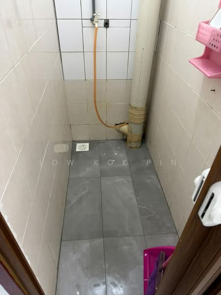 Flat for Rent at Lestari Apartment - Low Kok Pin - Bathroom - PropertyGuru.com.my