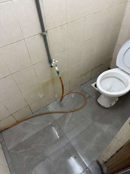 Flat for Rent at Lestari Apartment - Low Kok Pin - Bathroom - PropertyGuru.com.my