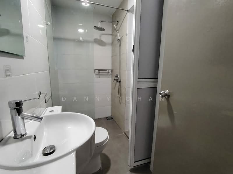 Servis Apartment untuk Disewa di SkyVille 8 @ Benteng 8 - Danny Chan - Bathroom - PropertyGuru.com.my