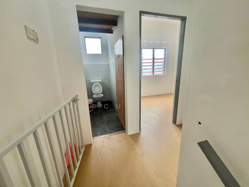 Rumah Teres 2 Tingkat untuk Dijual di Taman Sri Temenggong (Muar) - Marcus Tey - Bathroom - PropertyGuru.com.my