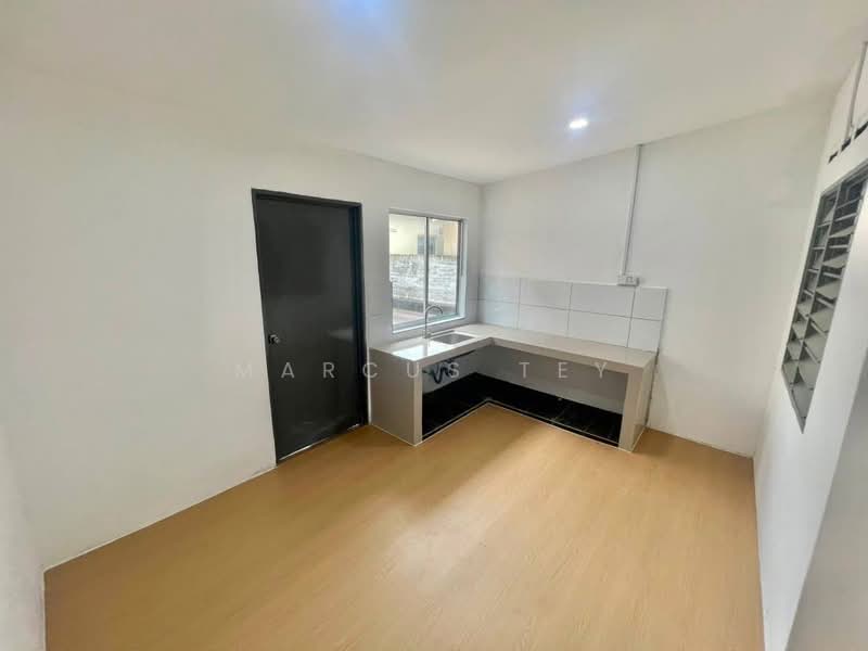 Rumah Teres 2 Tingkat untuk Dijual di Taman Sri Temenggong (Muar) - Marcus Tey - Kitchen - PropertyGuru.com.my