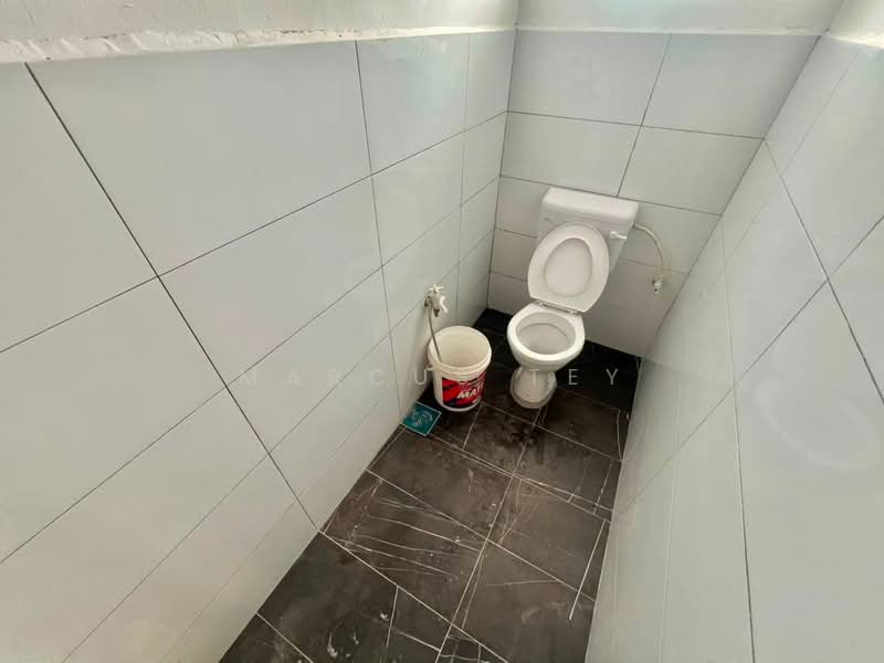 Rumah Teres 2 Tingkat untuk Dijual di Taman Sri Temenggong (Muar) - Marcus Tey - Bathroom - PropertyGuru.com.my