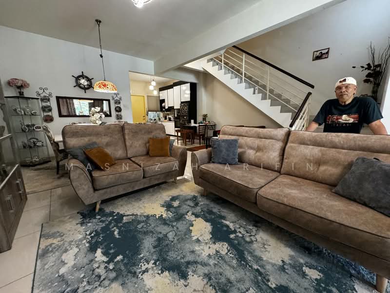 3-storey Terraced House for Sale in Taman Sinar Samudra (Batu Caves) - Masnizah Arifin - Living Room - PropertyGuru.com.my