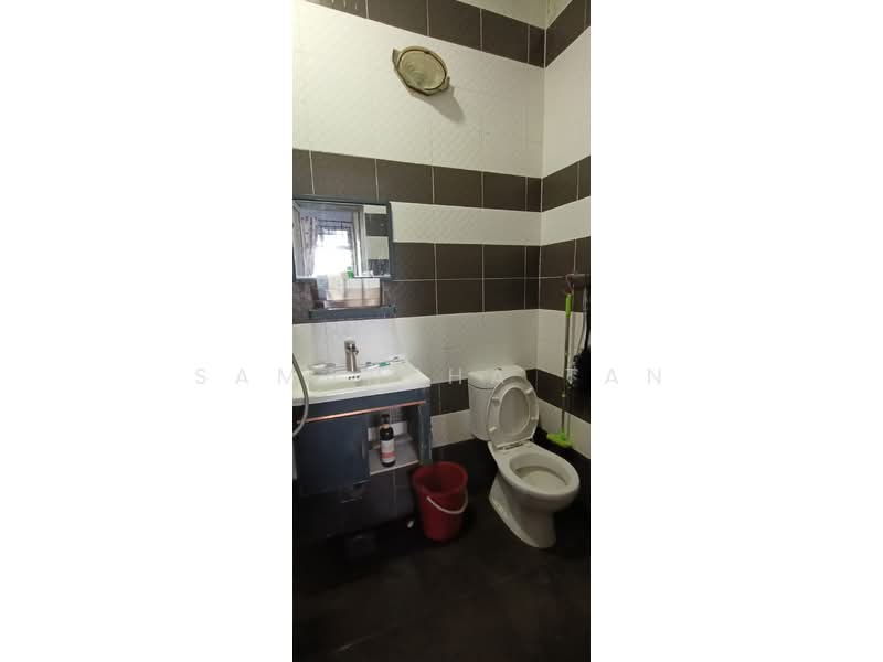 Rumah Teres 1 Tingkat untuk Dijual di Taman Universiti (Skudai) - Samantha Tan - Bathroom - PropertyGuru.com.my