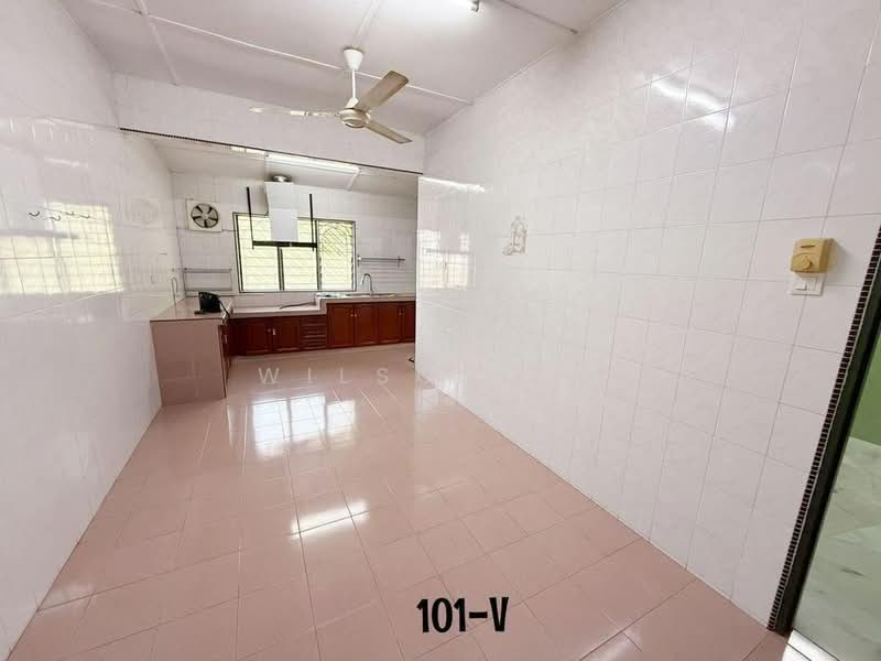 1-storey Terraced House for Sale in Pekan Meru (Kapar) - Wilson Ng - Kitchen - PropertyGuru.com.my