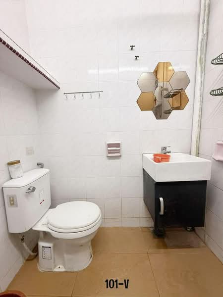 1-storey Terraced House for Sale in Pekan Meru (Kapar) - Wilson Ng - Bathroom - PropertyGuru.com.my