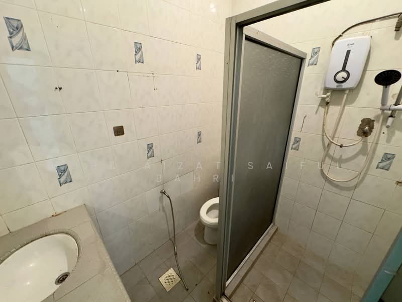 Rumah Teres 1 Tingkat untuk Dijual di Taman Taynton View (Cheras) - Mohd Aizat Saiful Bahri - Bathroom - PropertyGuru.com.my