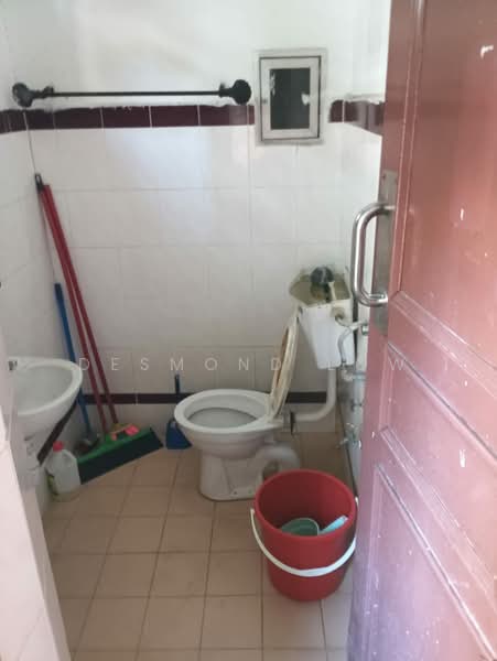 Office for Rent in KL City Centre (Kuala Lumpur) - Desmond Low - Bathroom - PropertyGuru.com.my