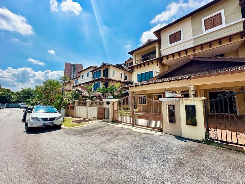 Rumah Berkembar untuk Dijual di Sungai Long (Bandar Sungai Long) - Mohd Aizat Saiful Bahri - Exterior - PropertyGuru.com.my