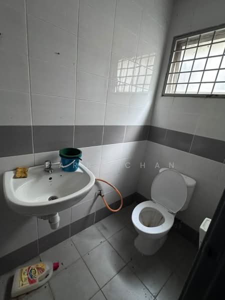 Kedai untuk Disewa di Seksyen 4 (Kota Damansara) - BARRY CHAN - Bathroom - PropertyGuru.com.my