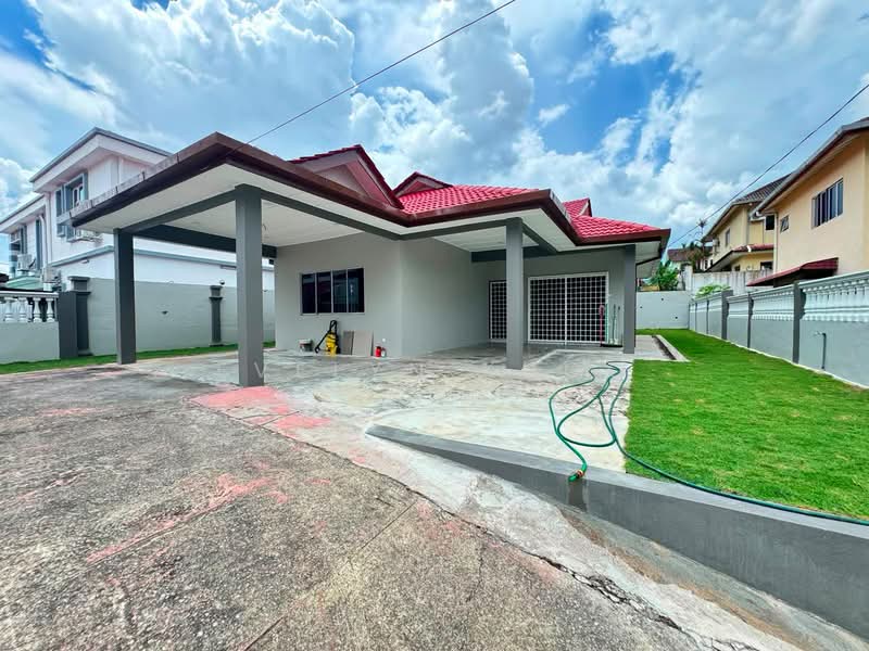 Rumah Banglo untuk Disewa di Taman Sri Hijau (Rawang) - Evelyn Khoo - Car Porch - PropertyGuru.com.my