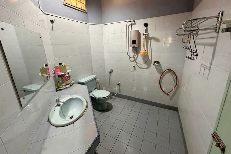 Rumah Banglo untuk Dijual di Taman Setia (Gombak) - Masnizah Arifin - Bathroom - PropertyGuru.com.my