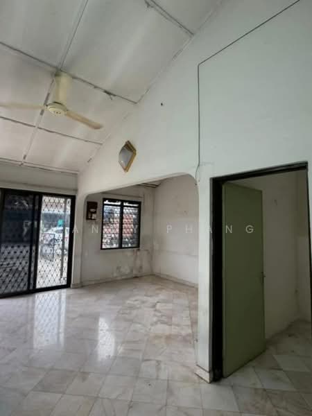 Rumah Teres 1 Tingkat untuk Dijual di Taman Pertama (Ipoh) - Mandy Phang - Living Room - PropertyGuru.com.my