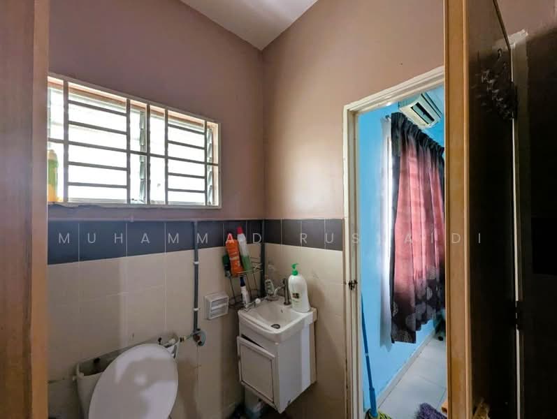 Rumah Teres 2 Tingkat untuk Dijual di Saujana Impian (Kajang) - Muhammad Rushaidi - Bathroom - PropertyGuru.com.my
