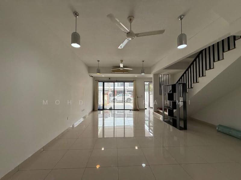 Rumah Teres untuk Dijual di Elmina (Shah Alam) - Mohd Nor Fahmi - Living Room - PropertyGuru.com.my