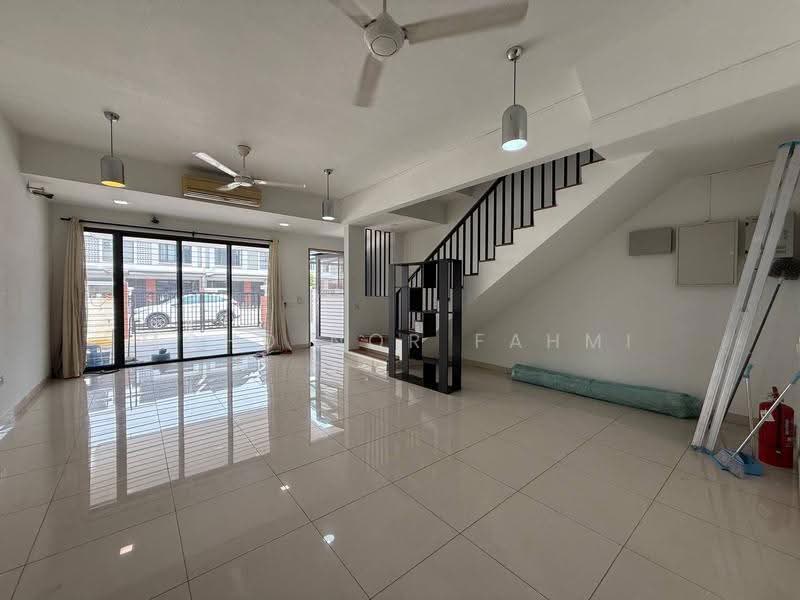 Rumah Teres untuk Dijual di Elmina (Shah Alam) - Mohd Nor Fahmi - Living Room - PropertyGuru.com.my