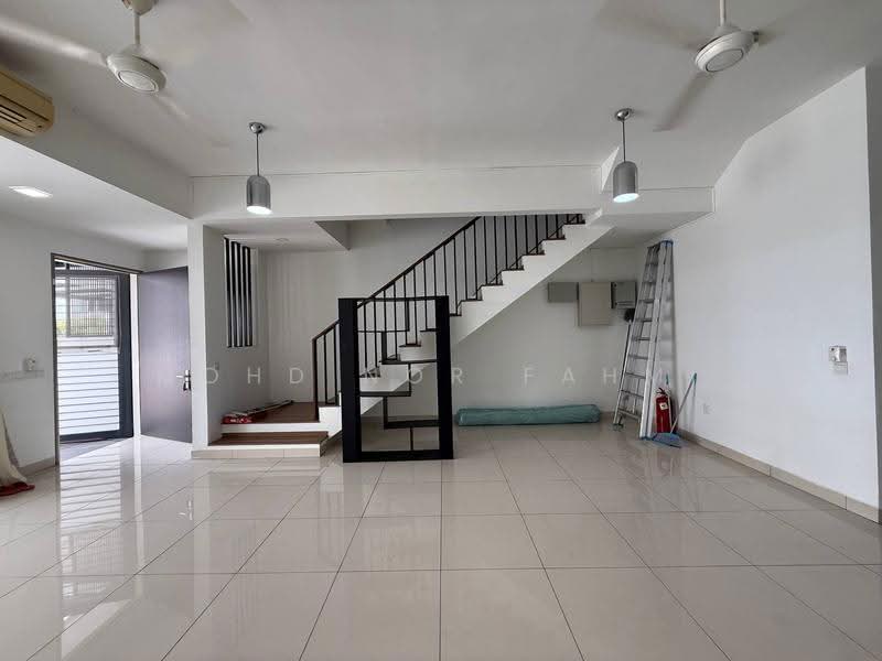 Rumah Teres untuk Dijual di Elmina (Shah Alam) - Mohd Nor Fahmi - Living Room - PropertyGuru.com.my