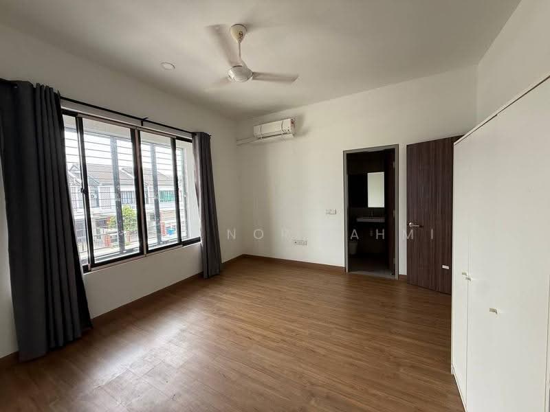 Rumah Teres untuk Dijual di Elmina (Shah Alam) - Mohd Nor Fahmi - Bedroom - PropertyGuru.com.my