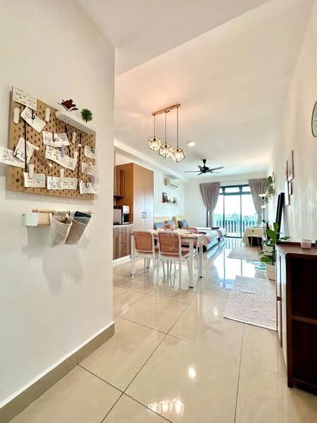 Service Residence for Sale at D'Secret Garden (Pangsapuri Kempas Indah) - TY Ng - Dining Room - PropertyGuru.com.my