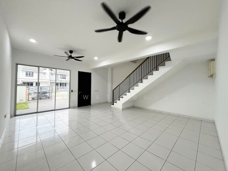 Terraced House for Rent in Klang (Selangor) - Salawati Busro - Living Room - PropertyGuru.com.my