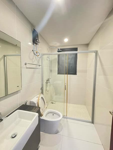 Condominium for Rent at Kings Bay @ Country Garden Danga Bay - Gary Tu - Bathroom - PropertyGuru.com.my
