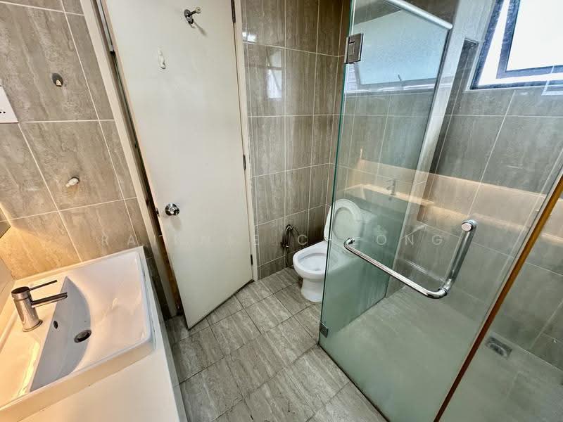 Kondominium untuk Disewa di A'Marine Condominium - Rainnee Cheong - Bathroom - PropertyGuru.com.my