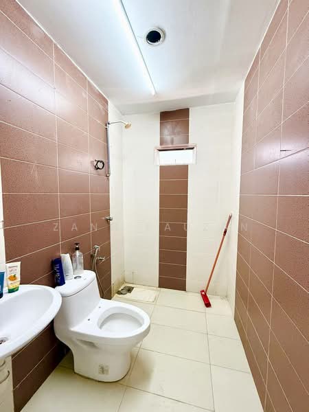 Rumah Teres 2 Tingkat untuk Dijual di Saujana Utama (Selangor) - Zann Fauzan - Bathroom - PropertyGuru.com.my