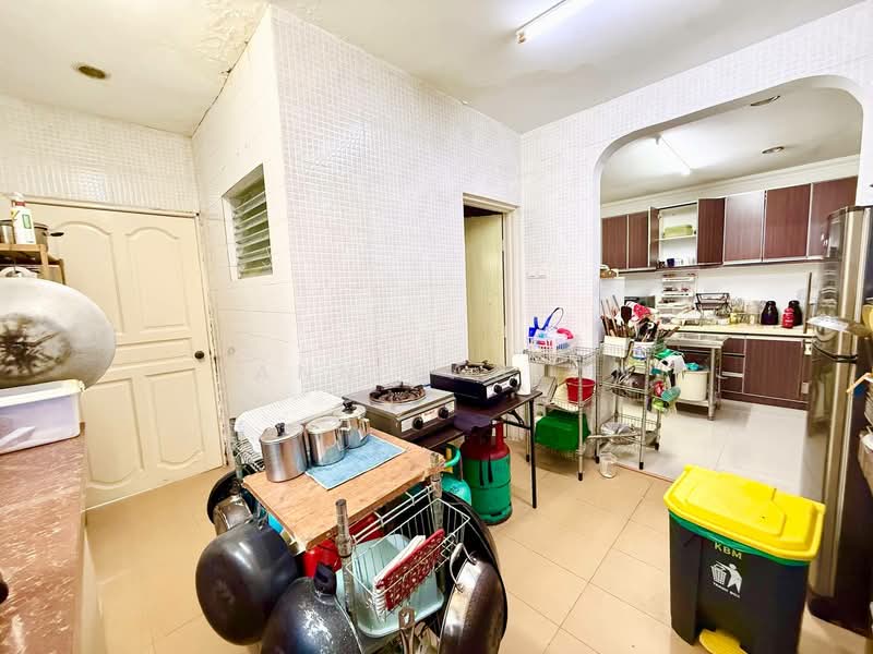 Rumah Teres 2 Tingkat untuk Dijual di Saujana Utama (Selangor) - Zann Fauzan - Kitchen - PropertyGuru.com.my