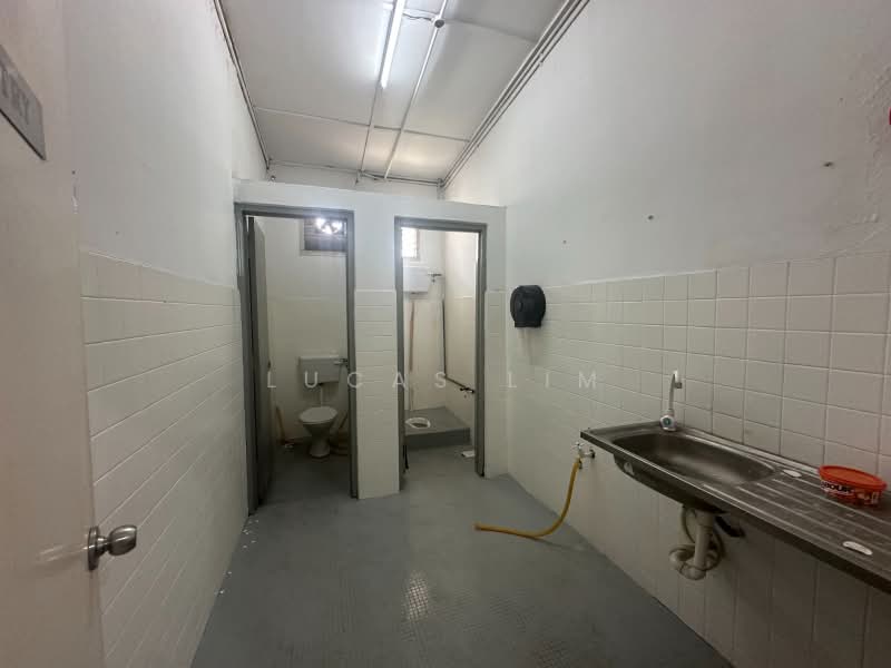 Warehouse for Sale in Seksyen 51a (Petaling Jaya) - Lucas Lim - Bathroom - PropertyGuru.com.my